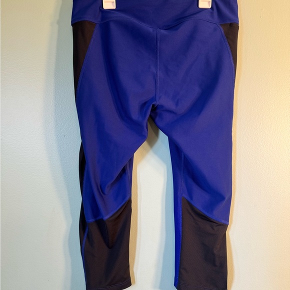Under Armor, capri leggings , size large. - Picture 4 of 4